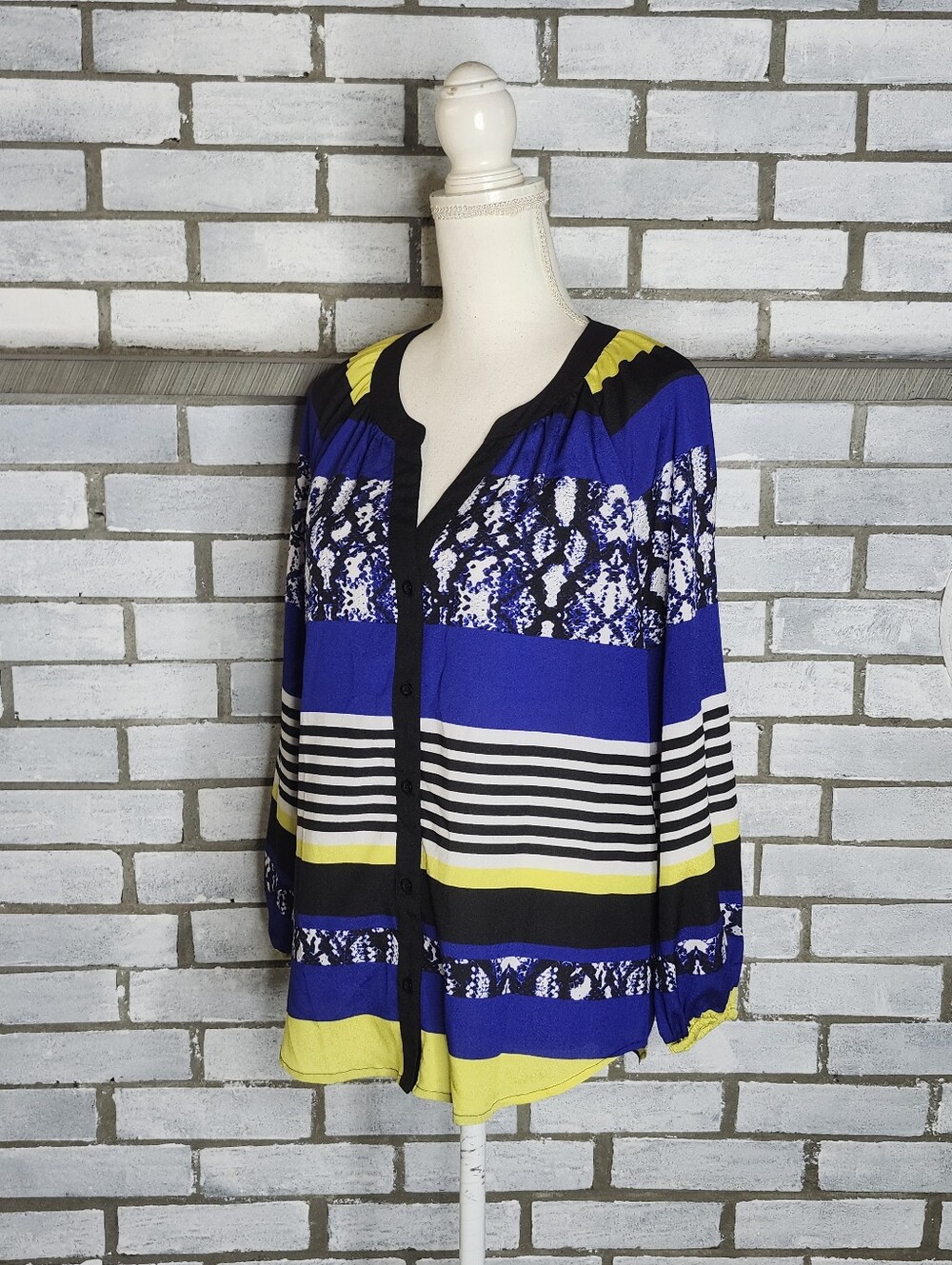 • Calvin Klein Women's Long Sleeve Button Up Chiffon Blouse Small Multicolor